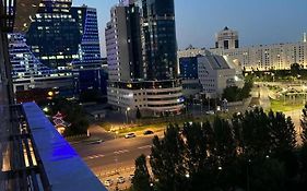 1-Комнатная Квартира Рядом С Тц Абу-Даби Плаза Жк 